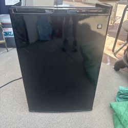 GE Mini Fridge