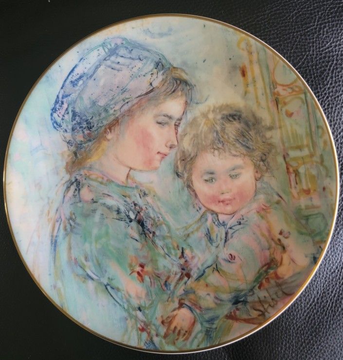 ROYAL DOULTON PORCELAIN PLATE