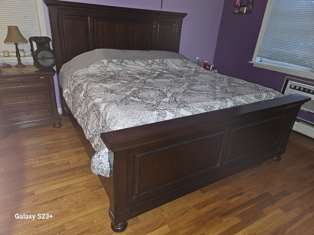 Porter Rustic Brown King Panel Bed
