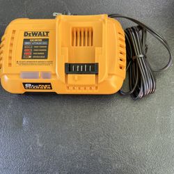 Dewalt 8AmpFAST CHARGER