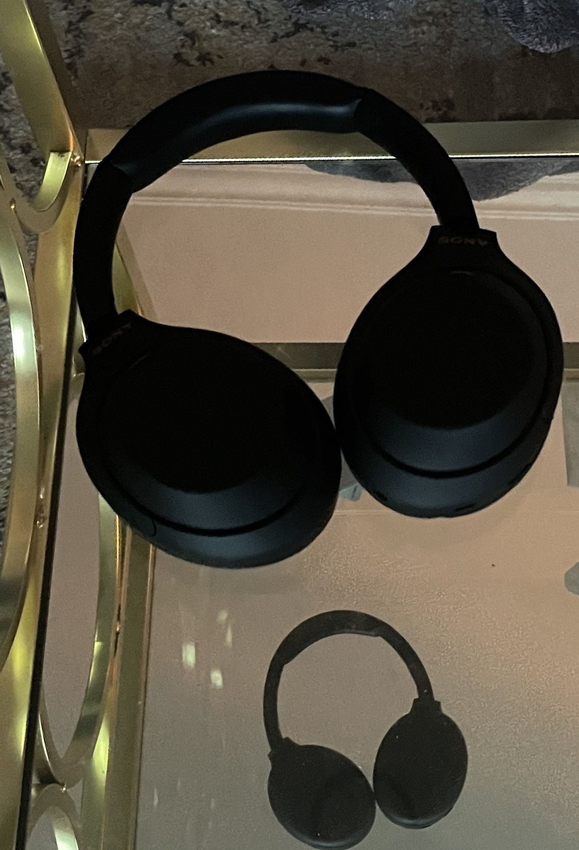 Looking To Trade For The Cream Color version of the Sony XM4