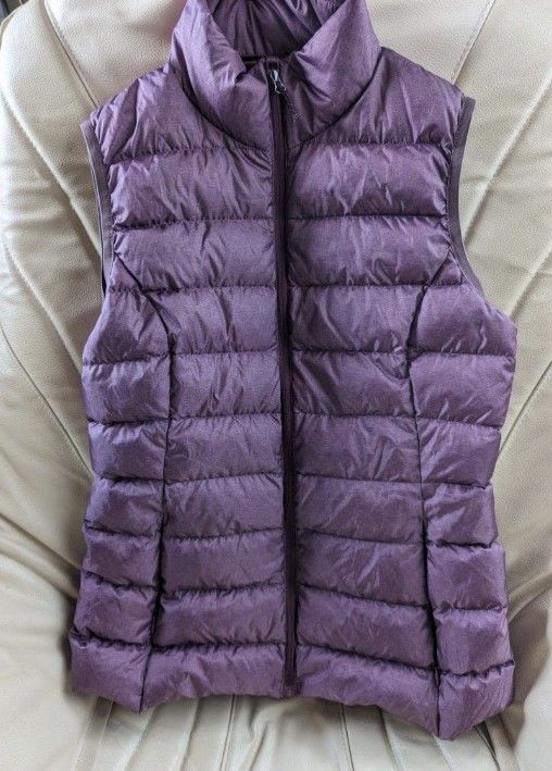 Small Goose Down Vest Eddie Bauer Ultralight Packable Thermal Insulated Micro Puffer REI Columbia North Face Patagonia Hiking Camping Snowboarding