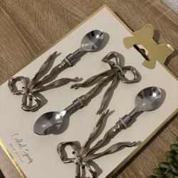 bow spoons