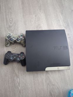 PlayStation 3 plus 2 controllers