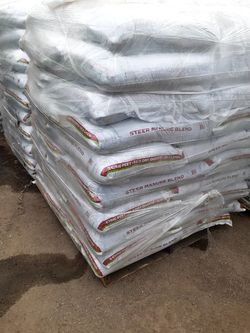 Steer manure blend 2 cubic foot big bag