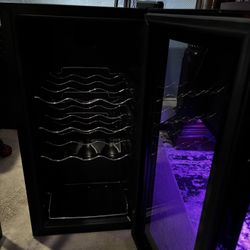 Mini Fridge/ Wine Cooler 