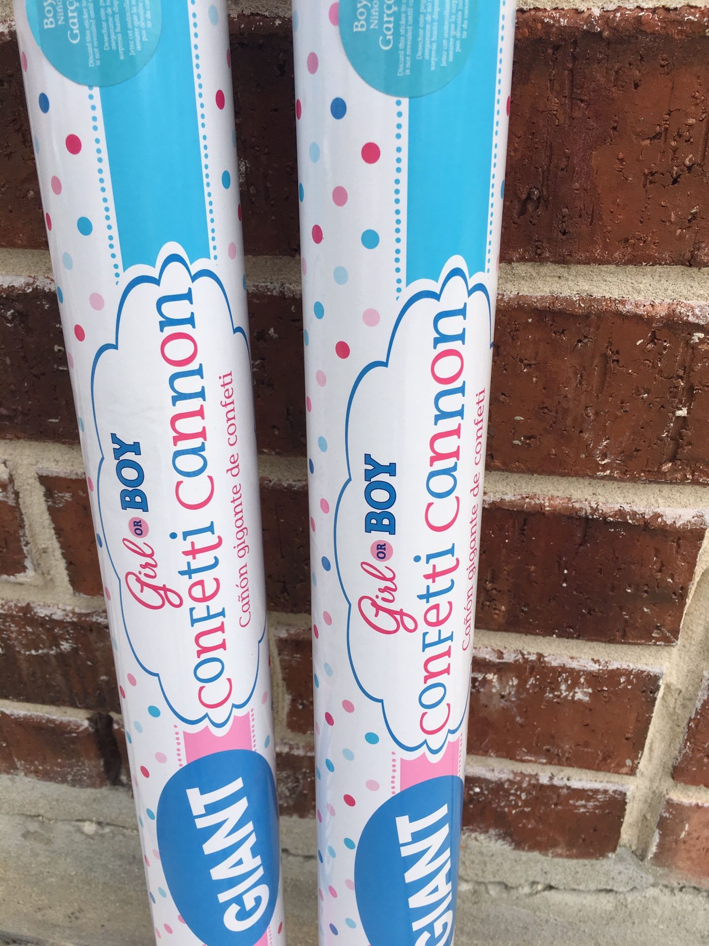 2 Gender reveal confetti poppers