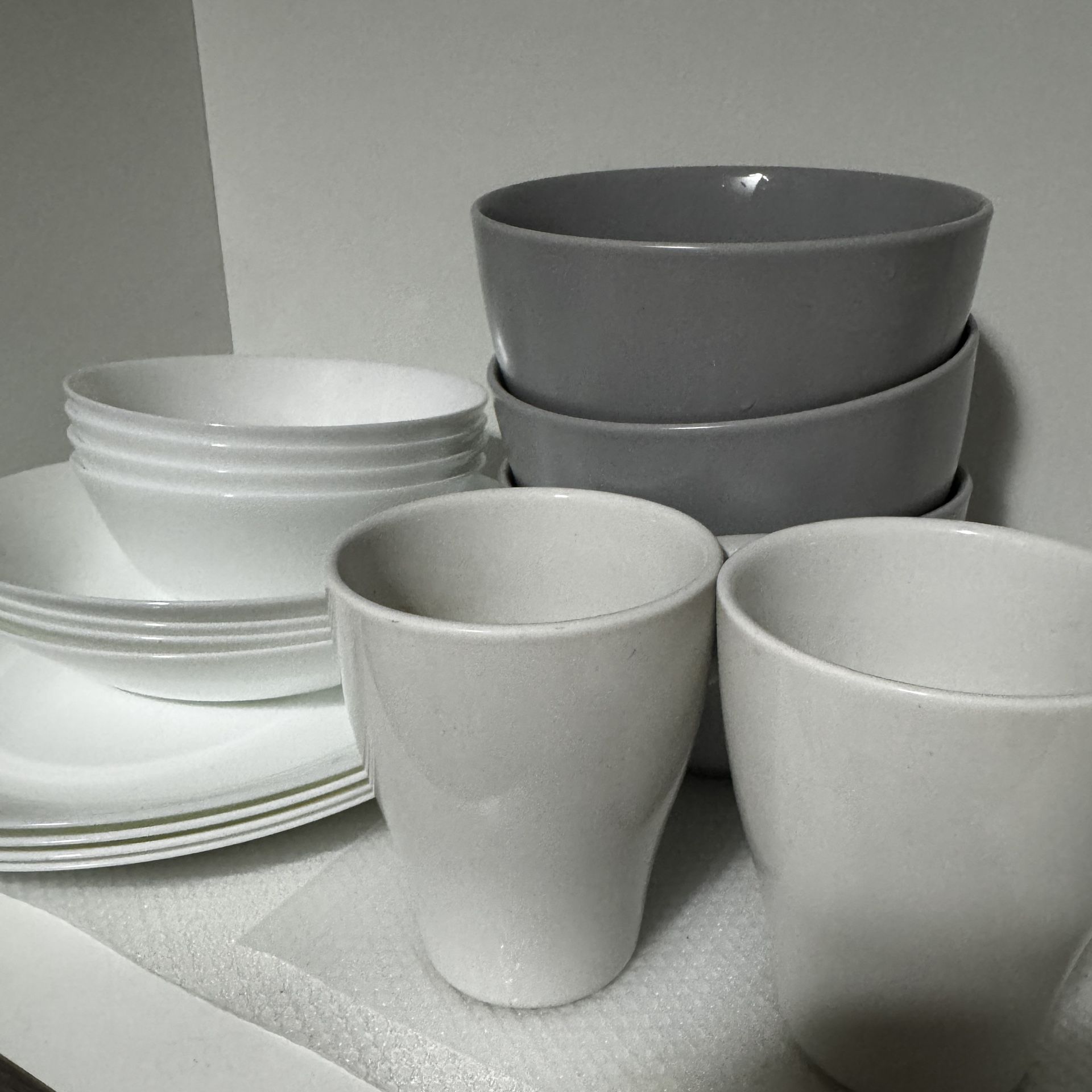 Kitchen Dishware & Cookware Set – Great Condition