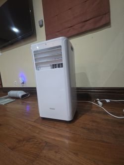 LIKE NEW Portable air conditioner 6200 btu all original parts