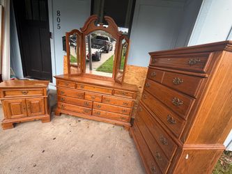 Dresser set