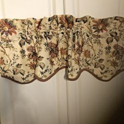2 WAVERLY Valance Felicite Floral Jacobean Yellow  Scallop rib Bottom 50x17