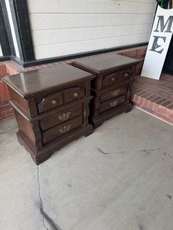 2 nightstands