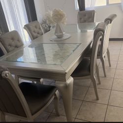 Dinning Table 