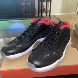 Air Jordan 11 Low IE Bred Size 9