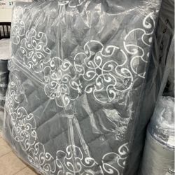 🚨New king 10” Pillow Top Mattress🚨