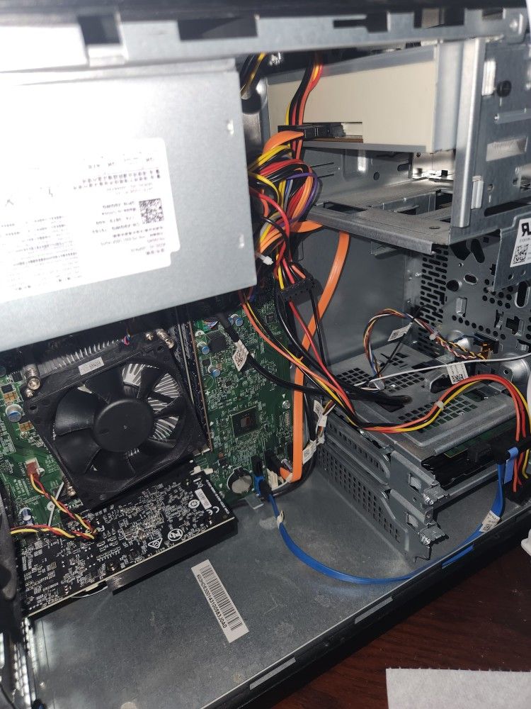 Dell Computer Desktop With Graphics Card