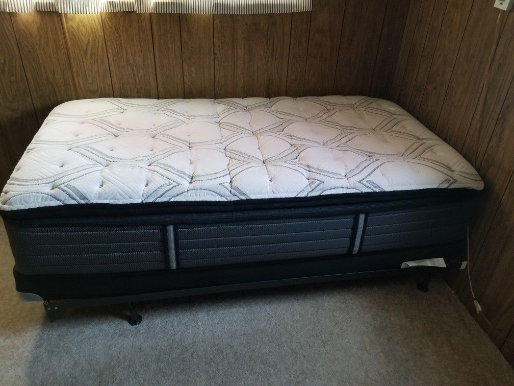 Twin bed with Sealy posturepedic mattress
