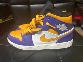 Jordan 1 mid Lakers size 9.5 for sale