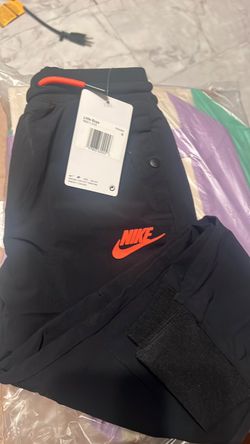 NEW*NIKE kid size 6 for $10