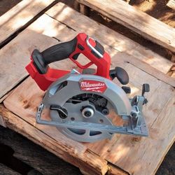 Milwaukee M18 FUEL 18V   7-1/4 in. Circular Saw (2834-20