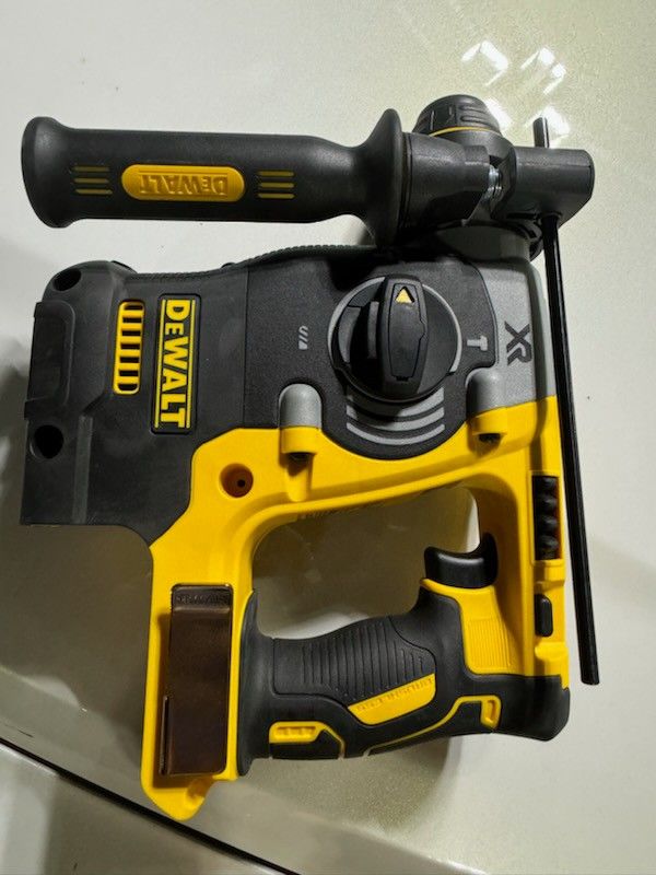 DEWALT 20V XR SDS ROTARY HAMMER