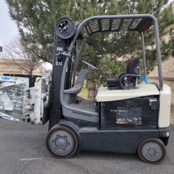  forklift Whit Clamps Electric Whit Charger Good Working Conditions 