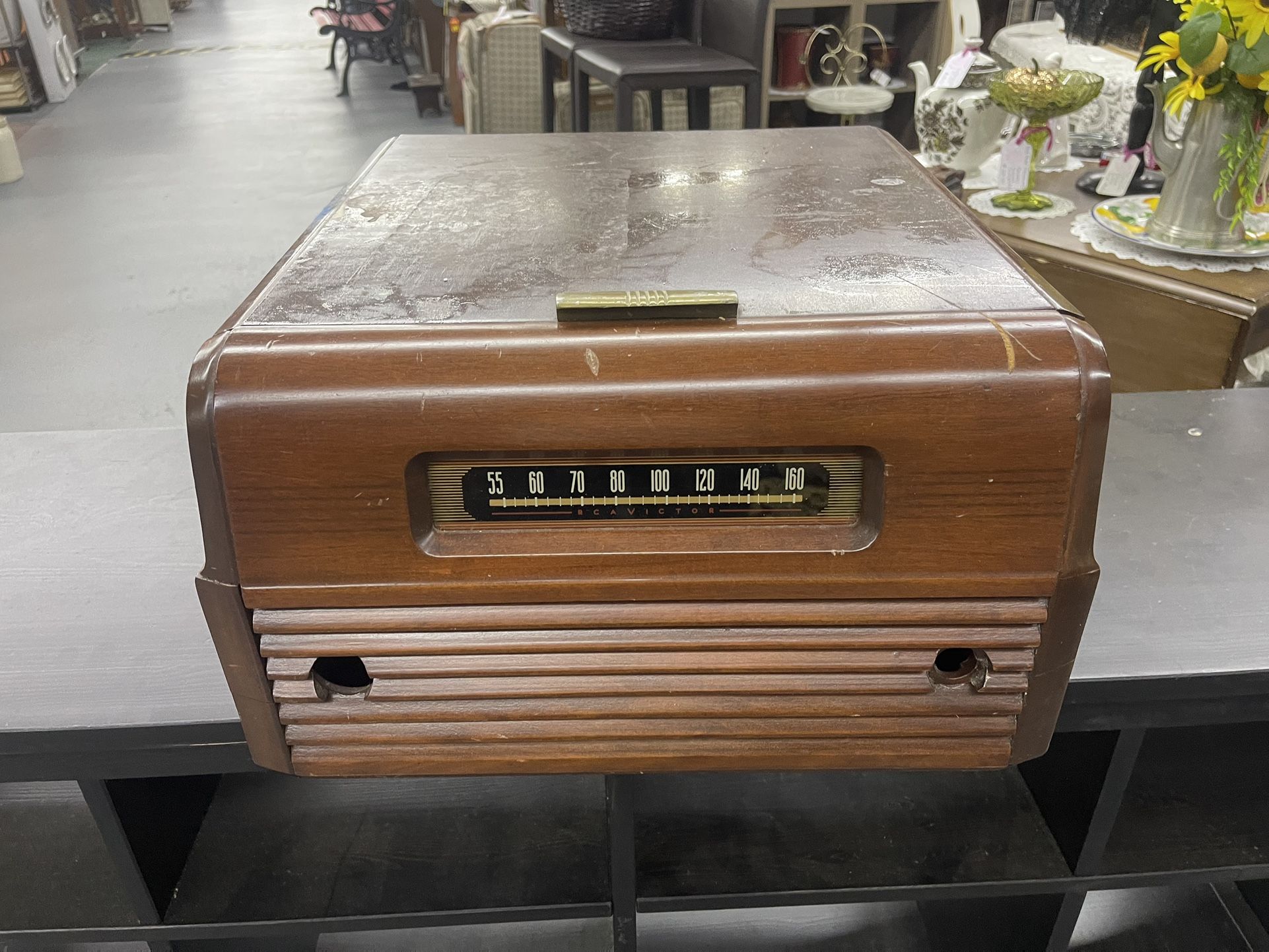 Vintage RCA Victor Victrola Radio Record Player - Needs works / Parts Unit