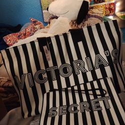 Victorias Secret Extra Large New Bag And Wristlet 