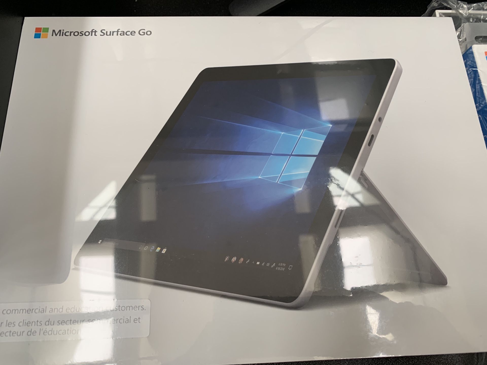 Microsoft surface Go brand new sealed comes with keyboard and pen