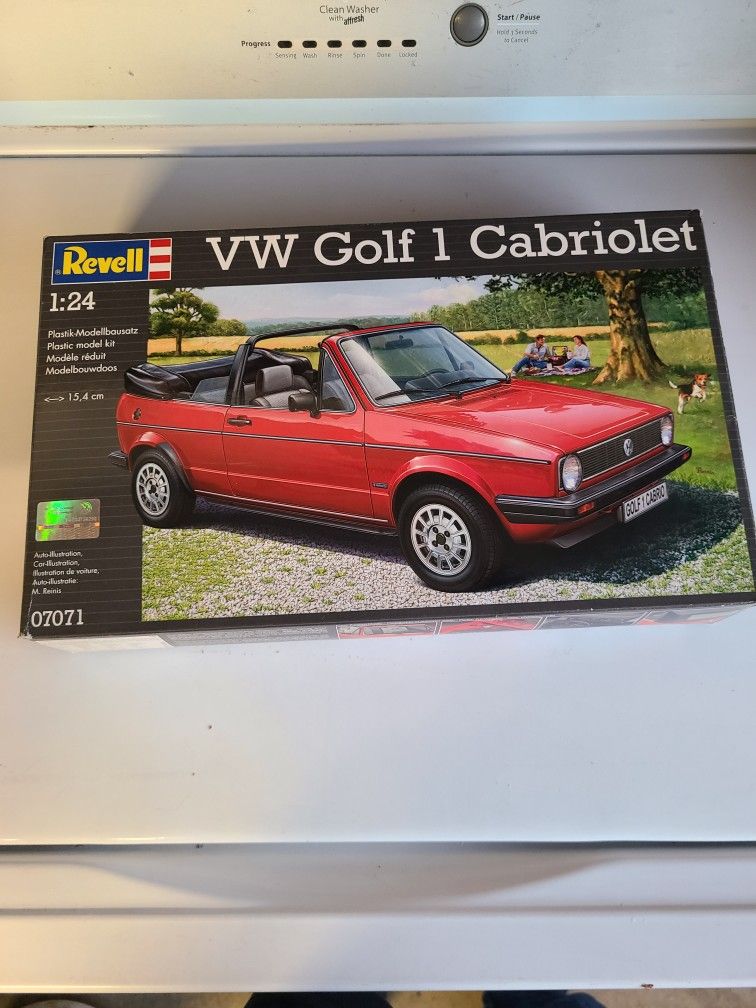1/24 Scale Volkswagen Golf Cabrio Revell