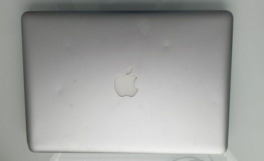 Mac Book Pro 2012 Laptop