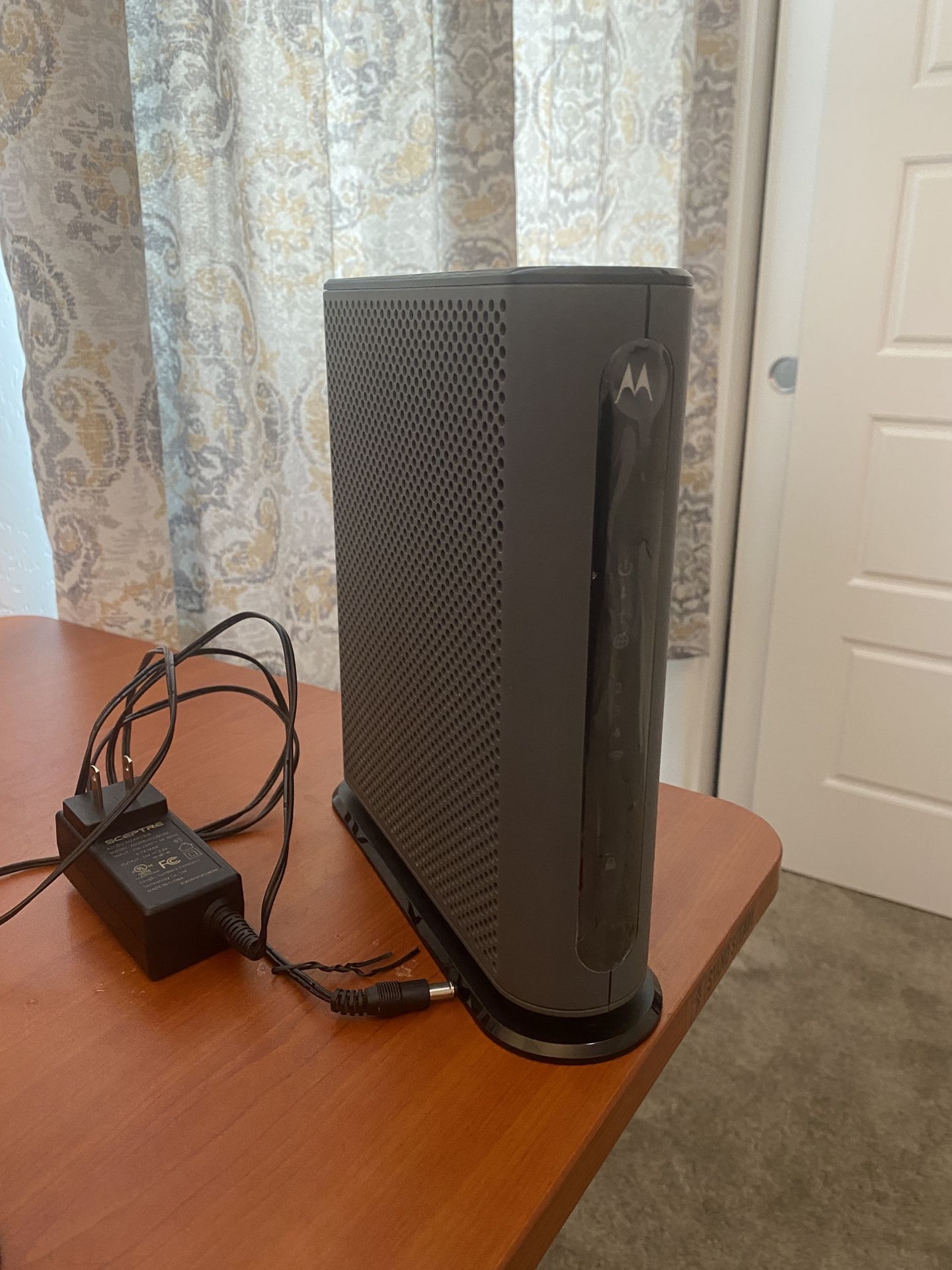 Motorola 8x4 Cable Modem With Router