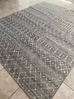 Grey geometric pattern 8x10 area rug