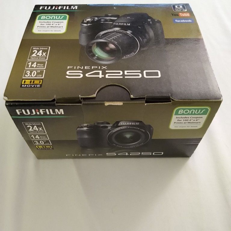 Fujifilm FinePix S4250 Digital Camera