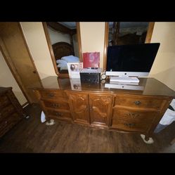 Dresser With 2 Mirrors