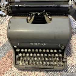 Old Typewriter 