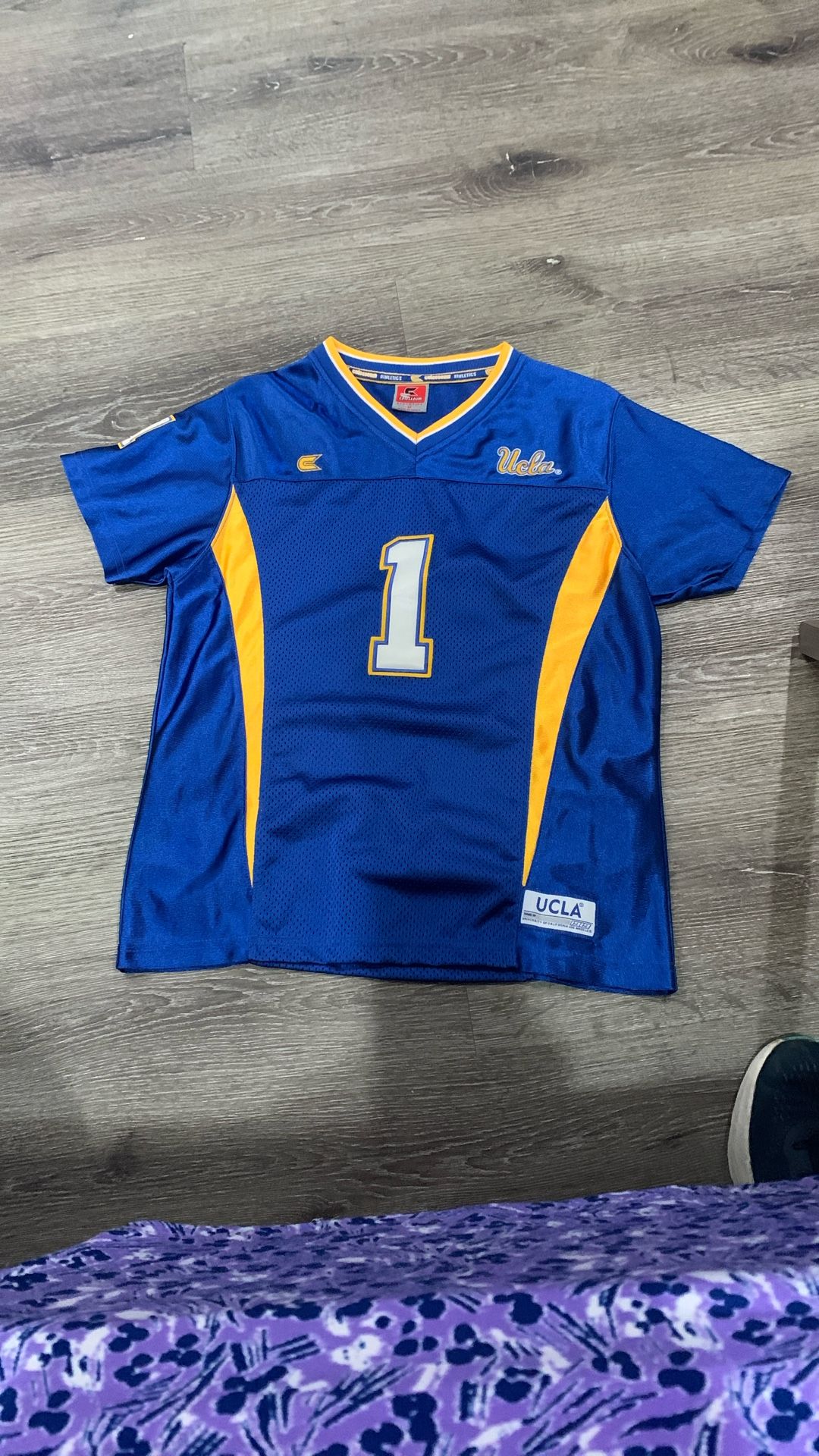 UCLA Jersey Size M Boys