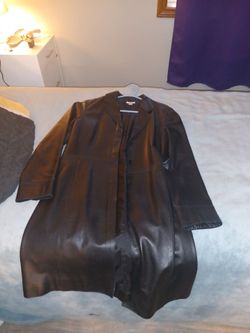 Large women's Halogen leather trench coat