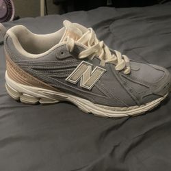 Running shoes