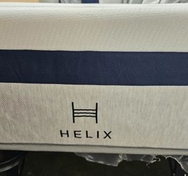 LIKE NEW! Helix Midnight King Mattress - Delivery Available