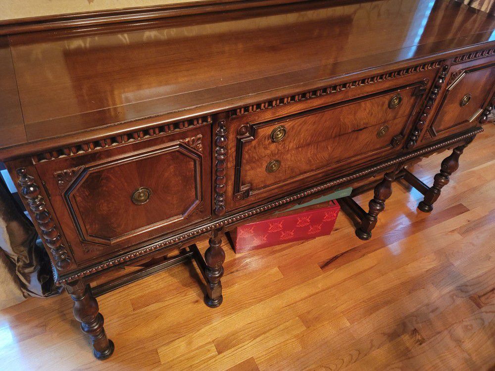 Dining room buffet (antique)