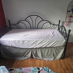 Twin bed With Trundle 