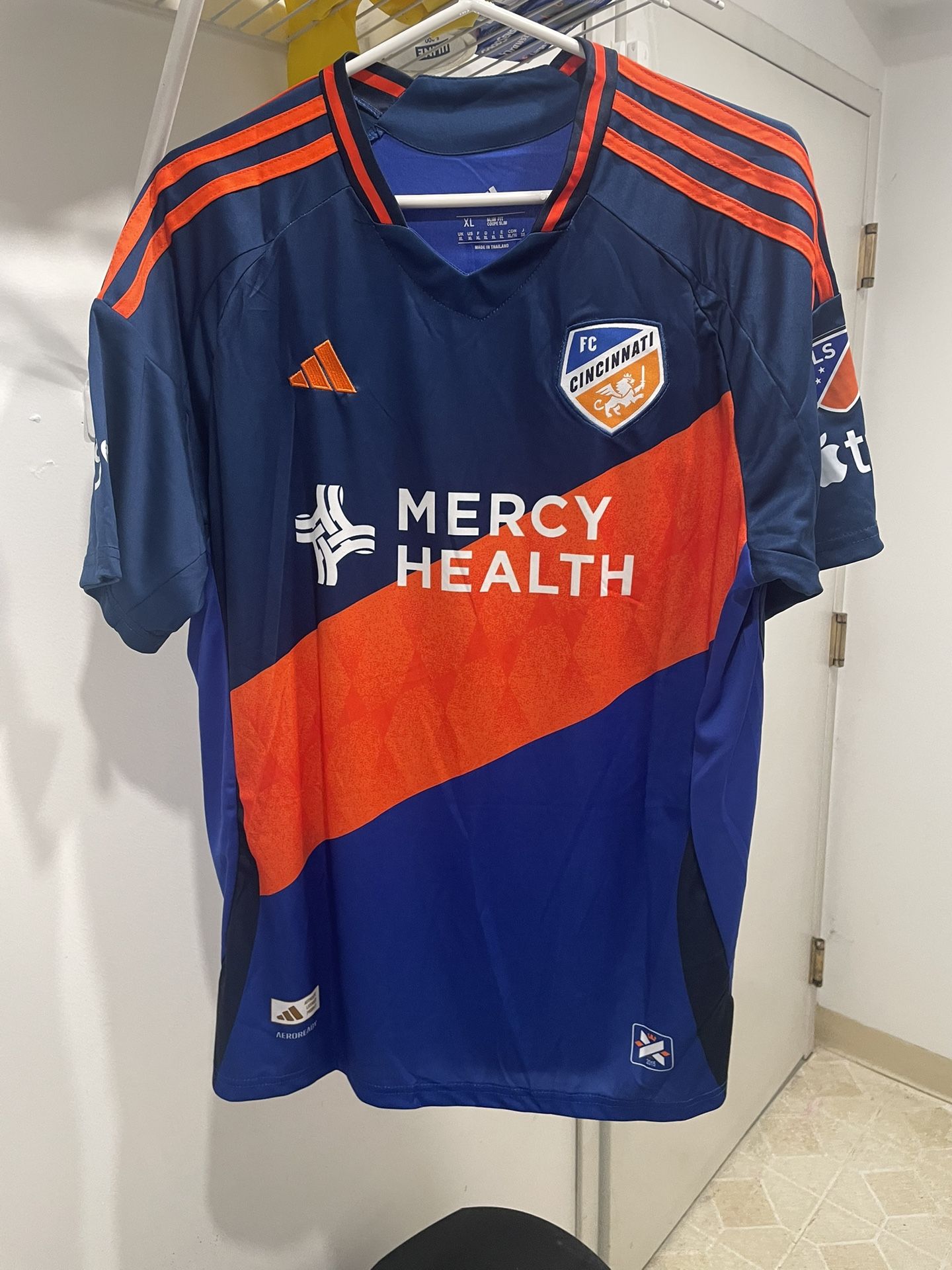 FC Cincinnati Orellano jersey size small