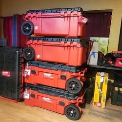 Milwaukee PACKOUT 38INCH ROLLING TOOL BOX 