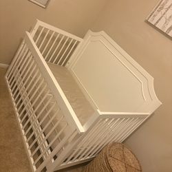 Davinci Chloe 4-in-1 Convertible White Crib