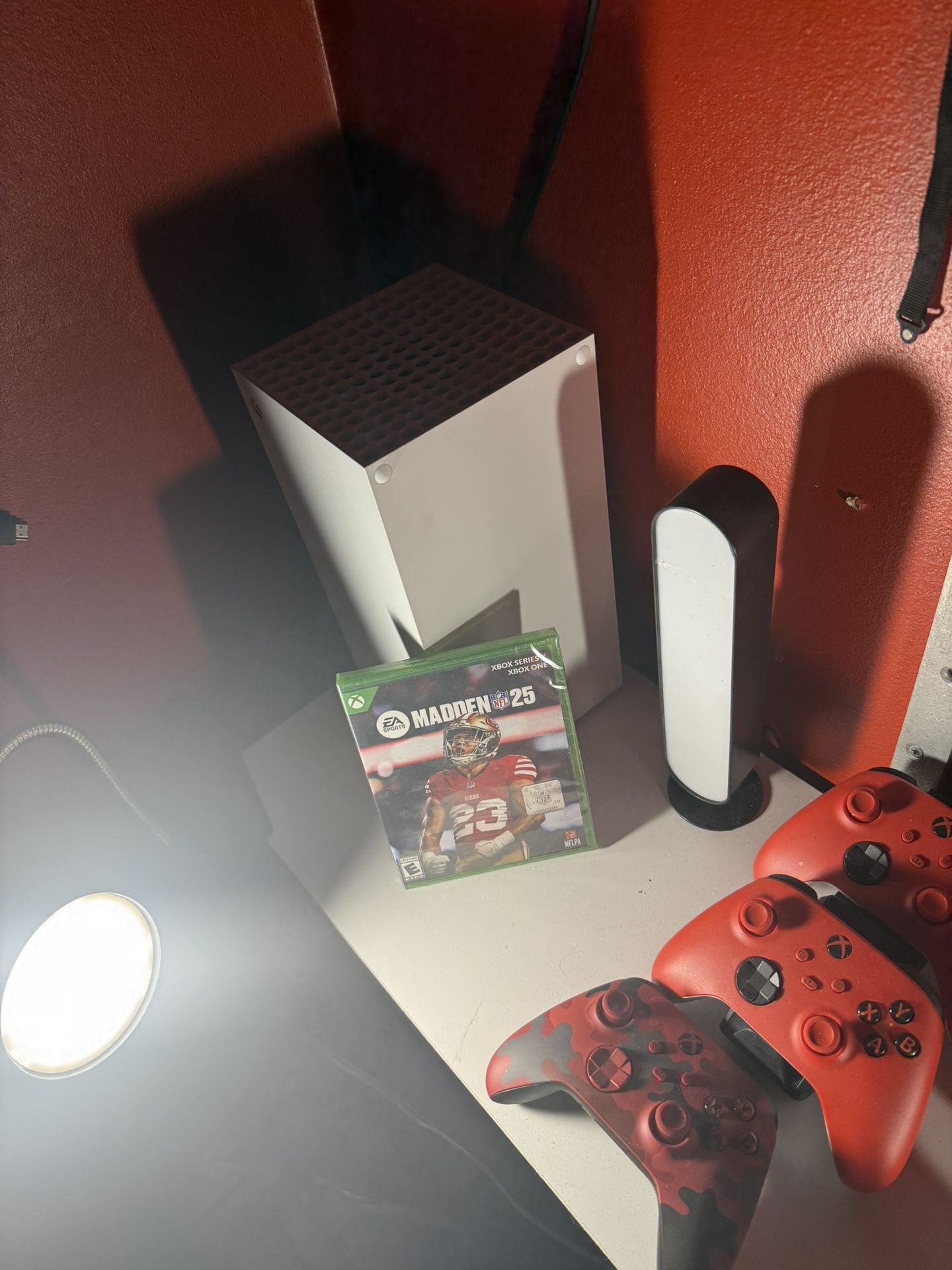 Xbox 1 Brand New With Games 4 Controllers 