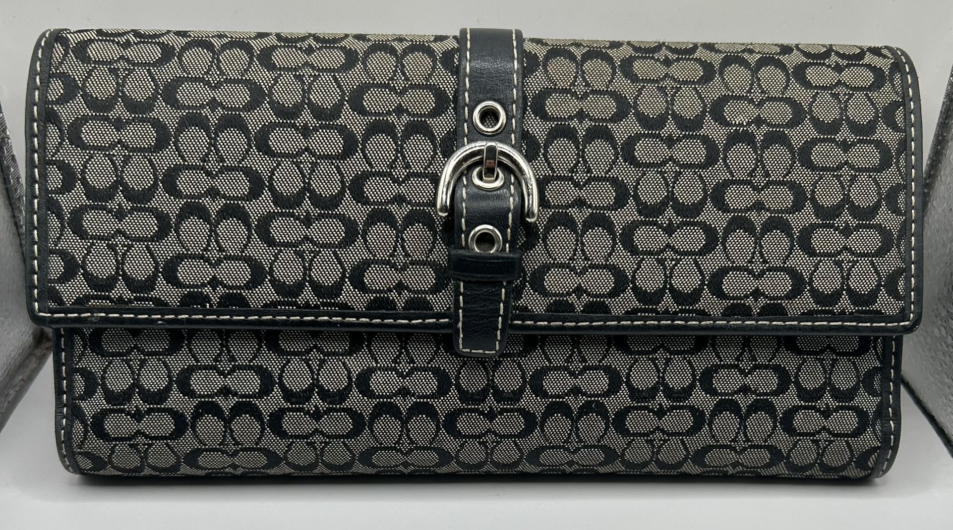 100% AUTHENTIC Leather Coach Women's Black/Gray Clutch Wallet - Pre-owned