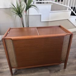 Vintage 1960s Radio Record Player 