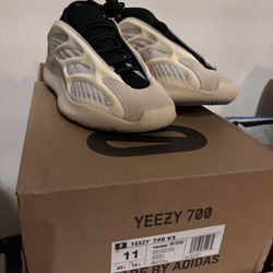 Yeezy 700 Size 11
