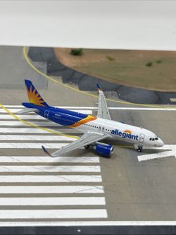 Allegiant Air Airbus A320-200 N252NV GJAAY2326 Gemini Jets Scale 1:400